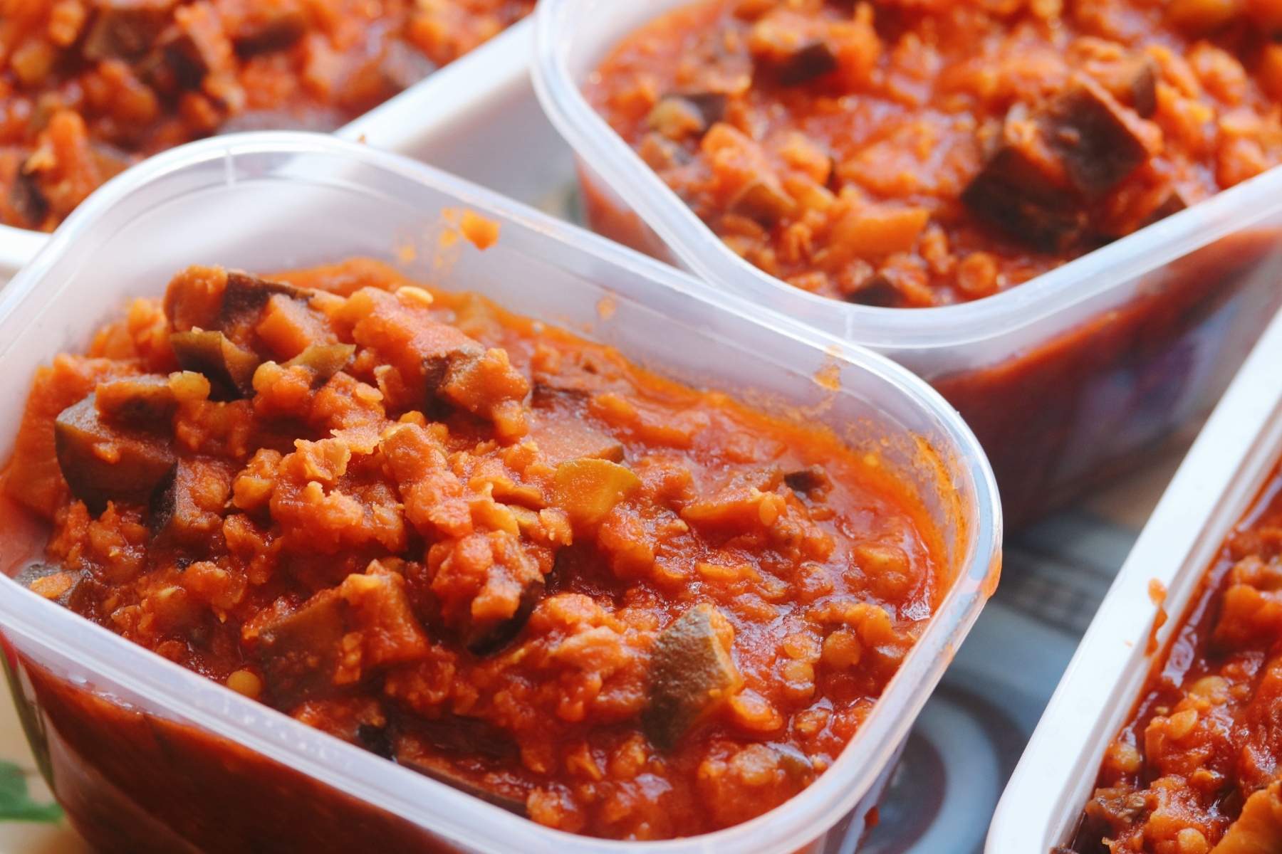Meal Prep Auberginen Sugo portioniert
